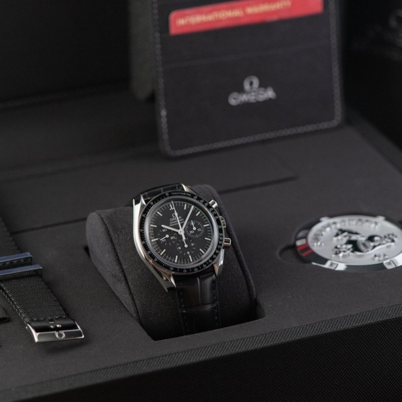Omega Speedmaster Moonwatch Hesalite 42mm discontinued 1861 BIG BOX - Picture 2 of 15